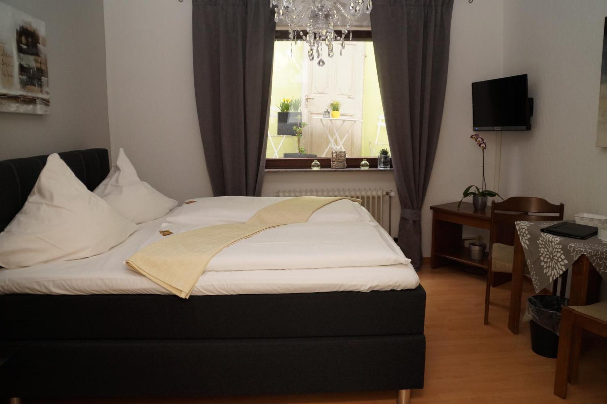 Hotel Restaurant Zunftstube Саарбург Екстер'єр фото
